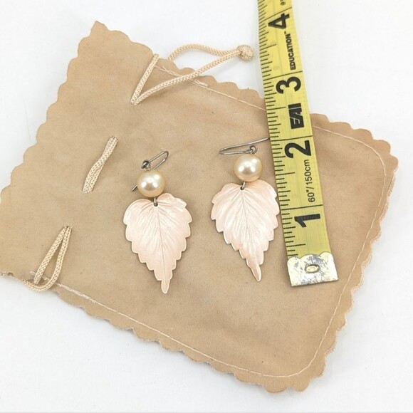 Giovanni APA Made in Italy Pearl and Shell Vintage Leaf Pierced Dangle Earrings - Picture 3 of 3